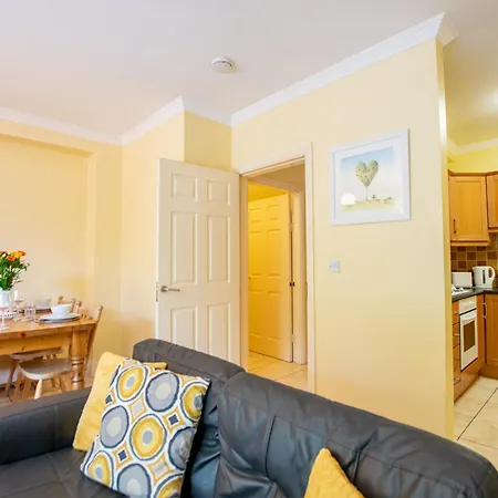 Apartament - Spacious 4 Bedroom *