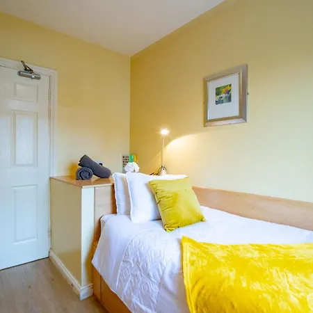 Apartament - Spacious 4 Bedroom *