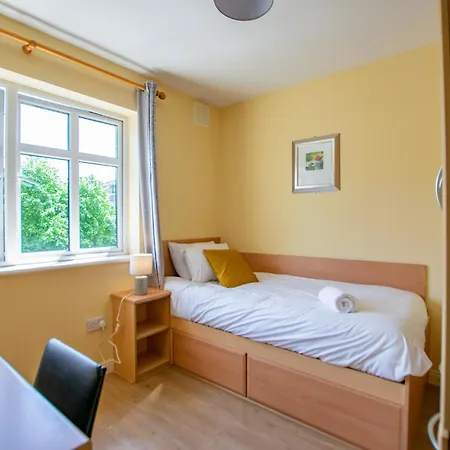 Apartament - Spacious 4 Bedroom Limerick Junction