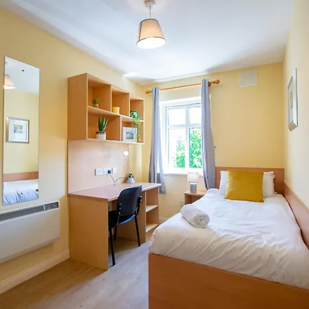 - Spacious 4 Bedroom *