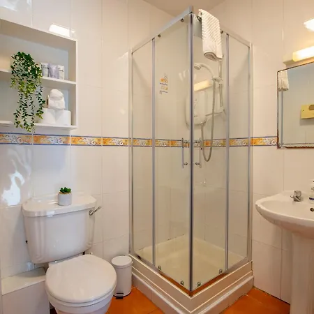 Apartament - Spacious 4 Bedroom *